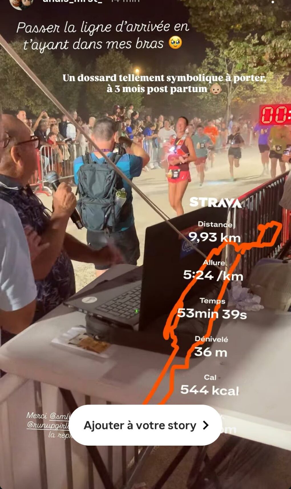Anaïs Marsot, adhérente SMLV, franchit la ligne d'arrivée du 10 km de Valence 2026 avec son bébé